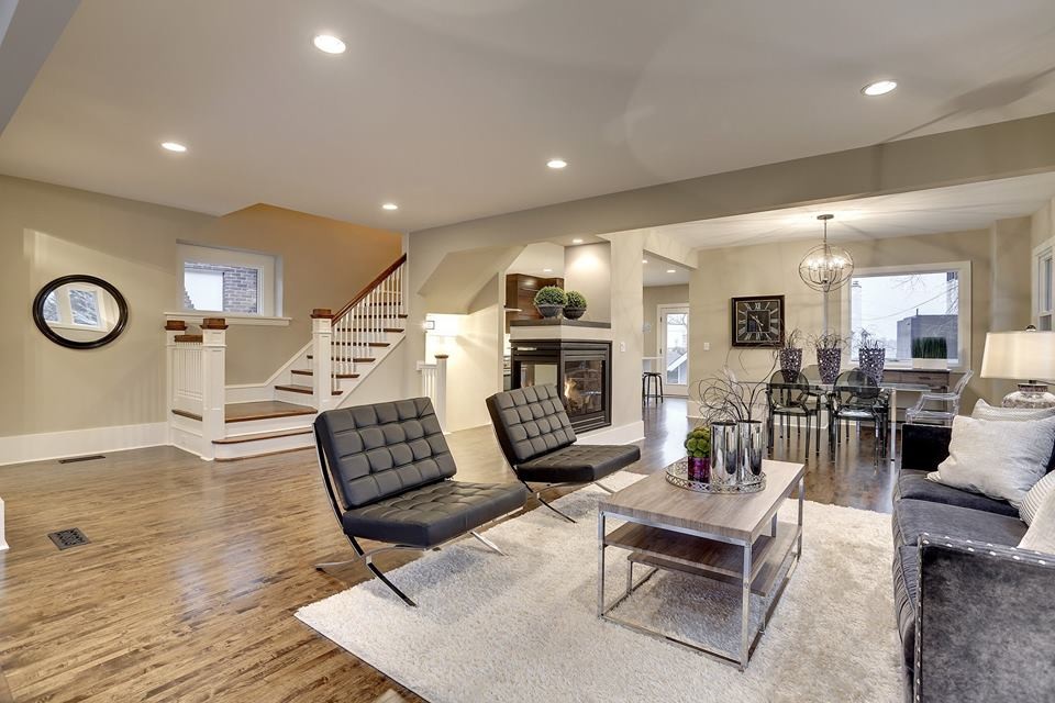 Example of a transitional living room design in Minneapolis