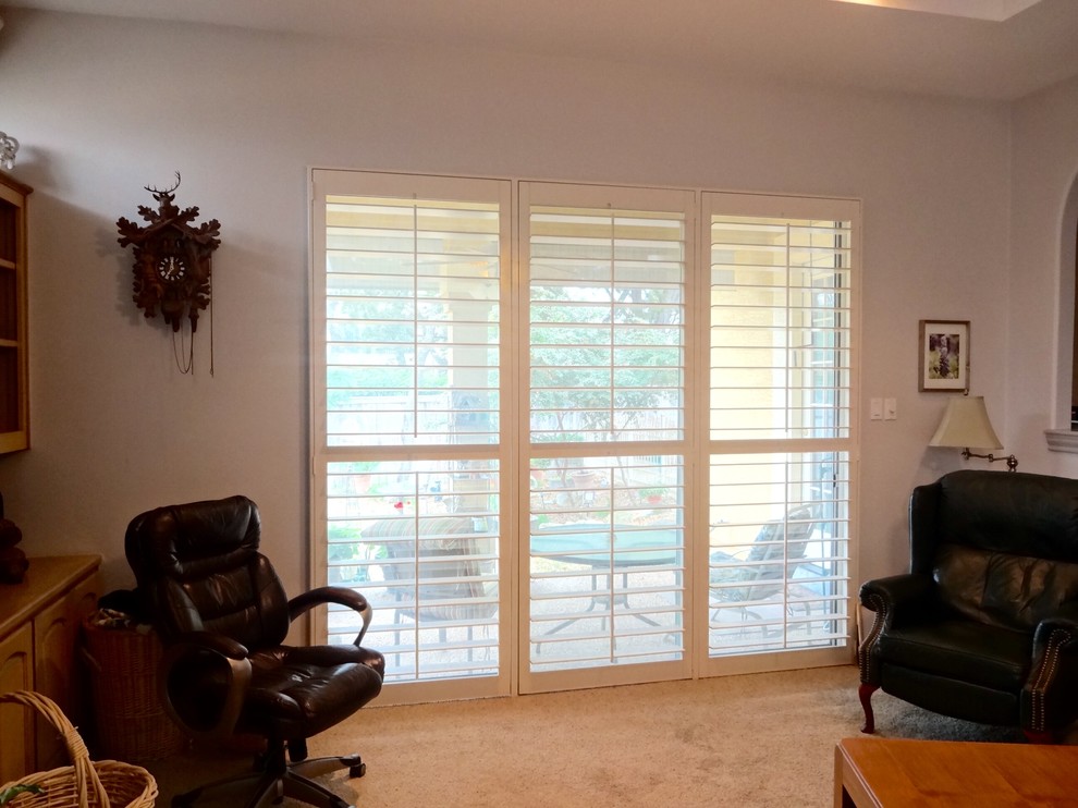 Shutters on Sliding Glass Doors Modern Wohnbereich Austin von