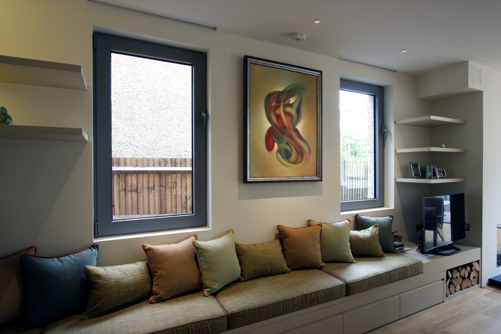 This is an example of a contemporary living room in Buckinghamshire.