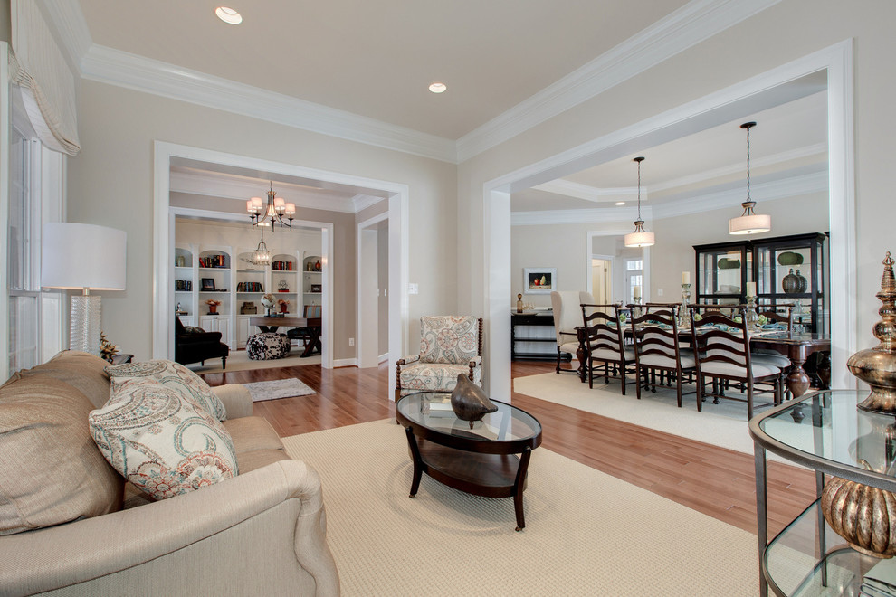 Mittelgroßes, Fernseherloses, Offenes Klassisches Wohnzimmer ohne Kamin mit beiger Wandfarbe und Vinylboden in Washington, D.C.