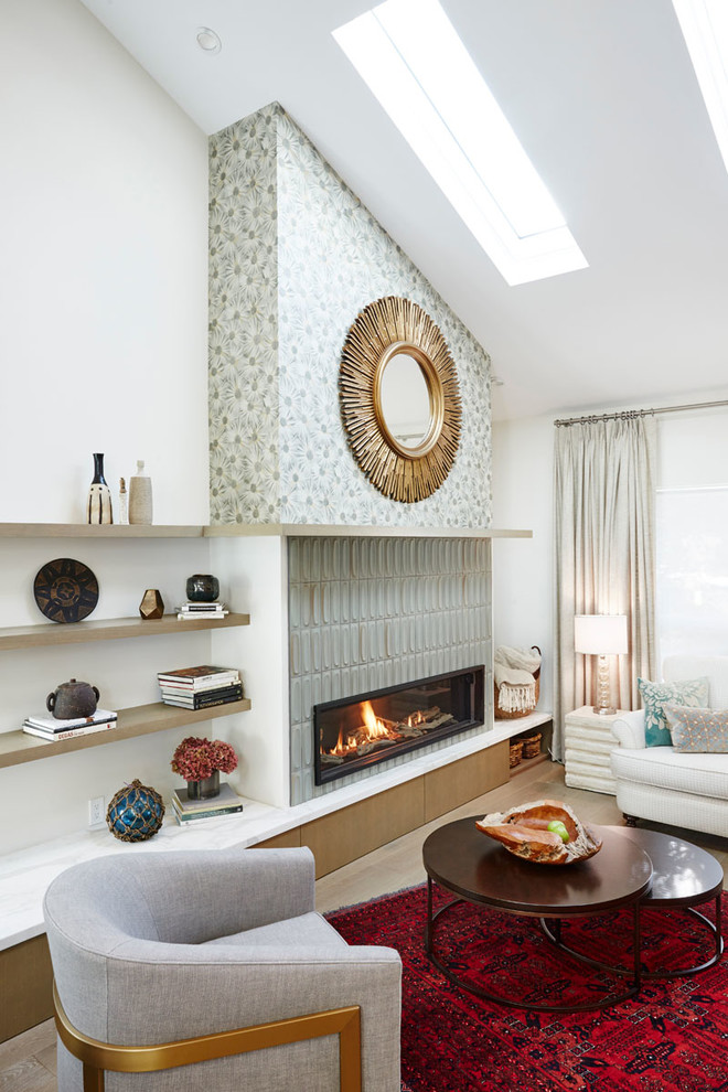 Идея дизайна: открытая гостиная комната среднего размера в современном стиле с белыми стенами, паркетным полом среднего тона, стандартным камином, фасадом камина из плитки и красным полом