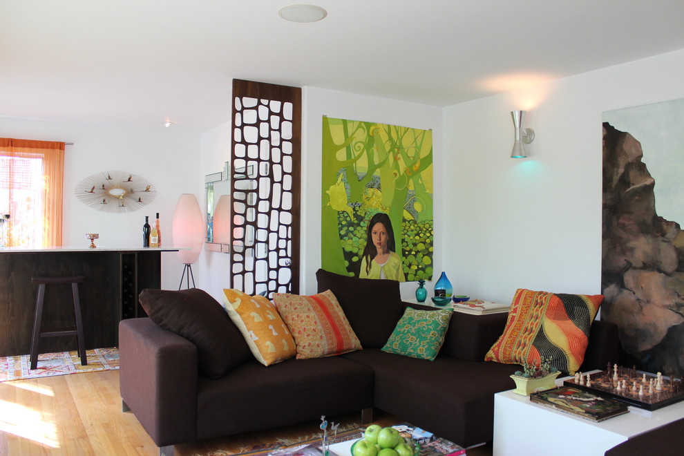 Living room - 1960s living room idea in Los Angeles with a bar