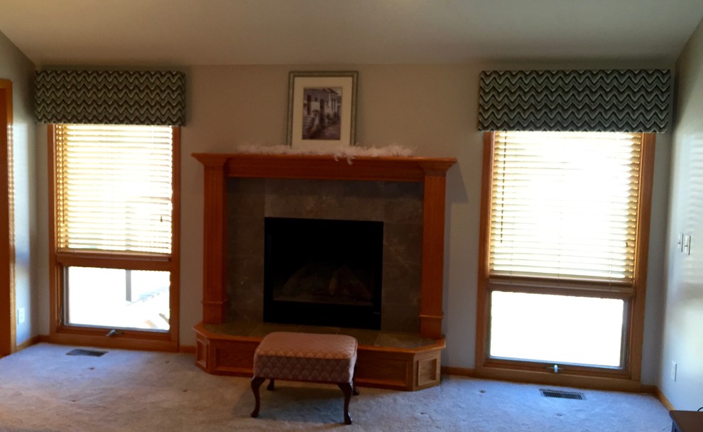 Photo of a traditional living room in Omaha.
