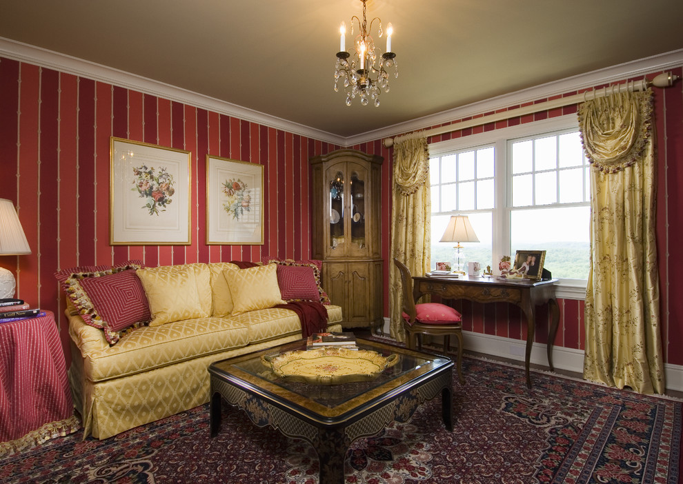 Idee per un soggiorno classico con pareti rosse e tappeto