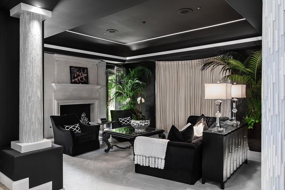 На фото: гостиная комната в современном стиле с черными стенами и стандартным камином с