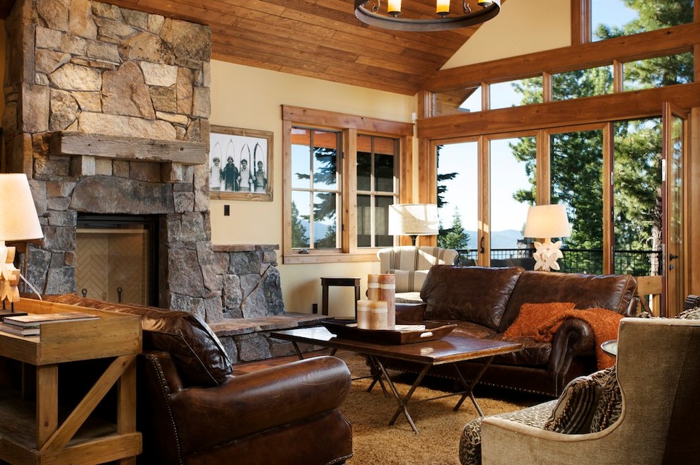 Mountain style living room photo in Sacramento