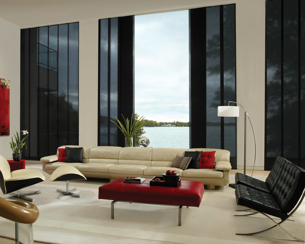 Стильный дизайн: огромная гостиная комната в стиле модернизм с бежевыми стенами и бетонным полом без камина, телевизора - последний тренд