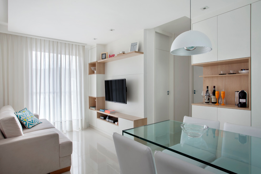 Ispirazione per un piccolo soggiorno moderno con pareti bianche e pavimento in gres porcellanato