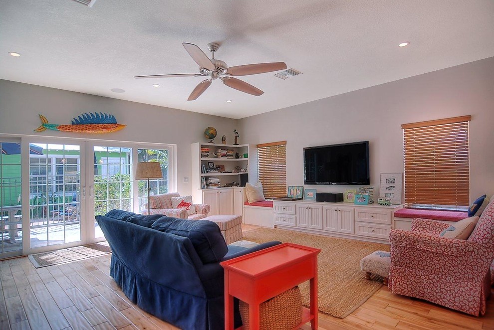 Photo of a nautical living room in Orlando.