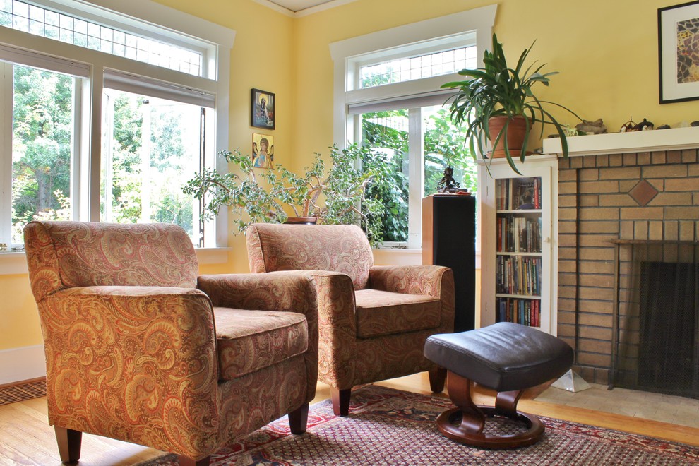 Example of an arts and crafts living room design in Seattle