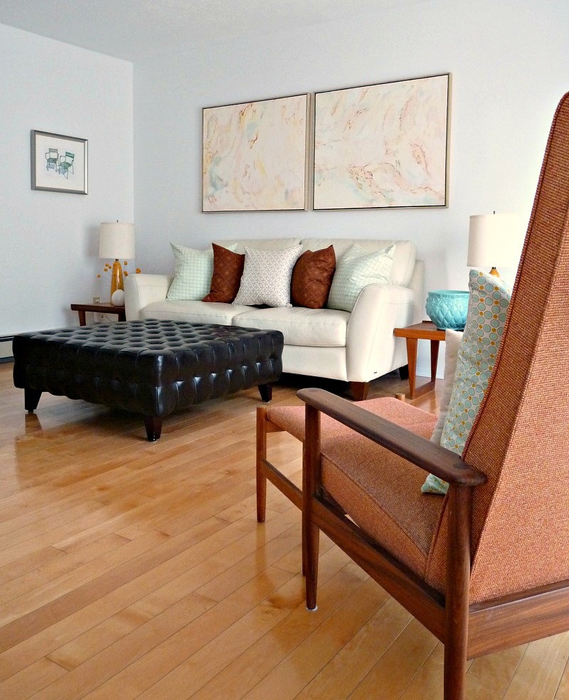 Small Living Room - Eclectic - Living Room - Ottawa - by Dans le