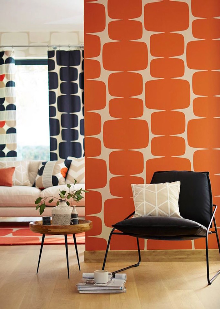 Idee per un soggiorno contemporaneo di medie dimensioni e aperto con pareti beige e parquet chiaro