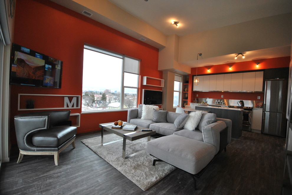 Photo of a small modern mezzanine living room in Vancouver with grey walls.