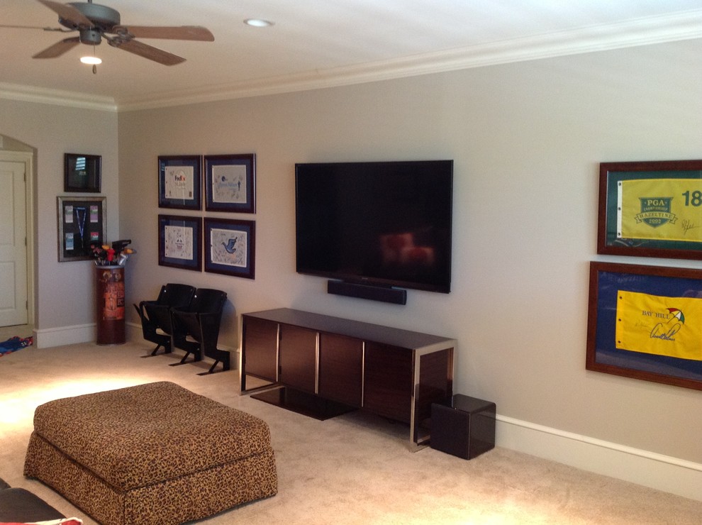 Photo of a contemporary living room in Little Rock.