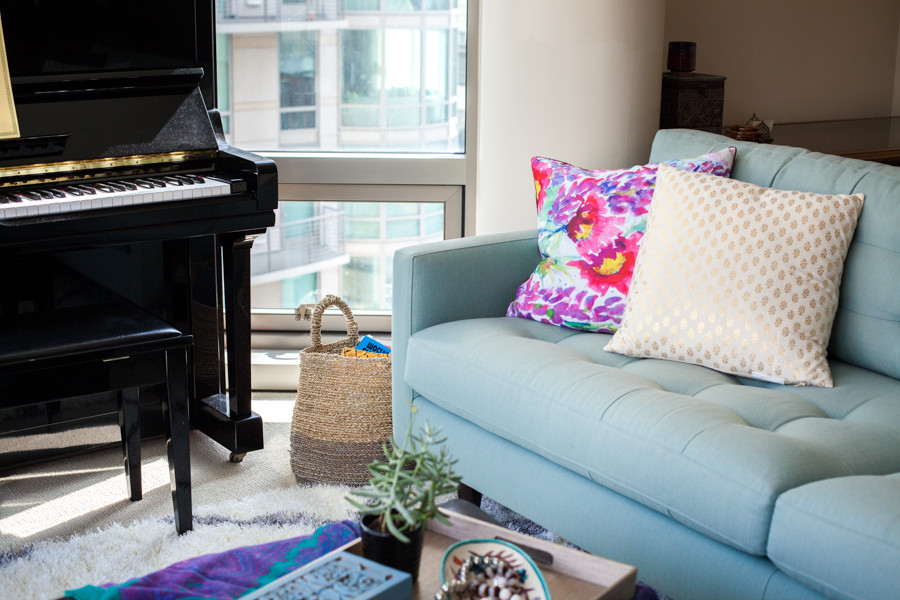 Small eclectic open concept carpeted living room photo in San Francisco