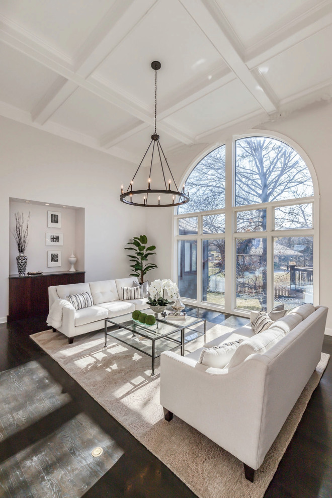 Exemple d'un grand salon chic ouvert avec une salle de réception, un mur gris, parquet foncé, aucun téléviseur, un sol marron et un plafond à caissons.