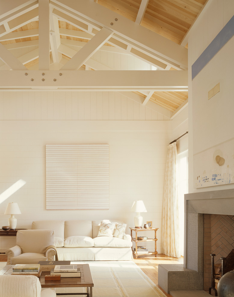 Imagen de salón de estilo de casa de campo con paredes blancas, suelo de madera en tonos medios y todas las chimeneas