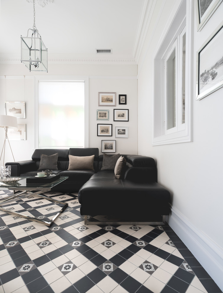 Großes, Abgetrenntes Modernes Wohnzimmer mit weißer Wandfarbe, Porzellan-Bodenfliesen und weißem Boden in Sydney