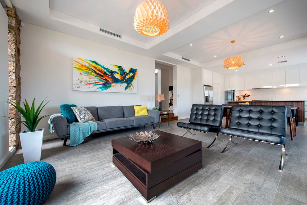 Fernseherloses Modernes Wohnzimmer ohne Kamin mit weißer Wandfarbe in Perth