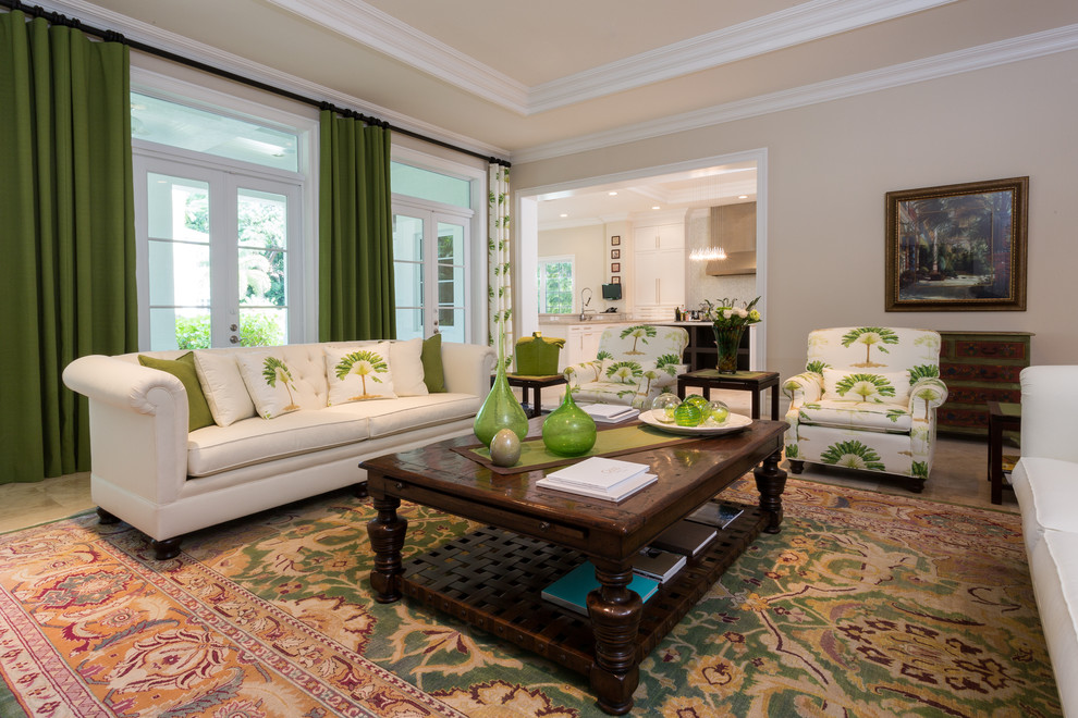 Großes, Repräsentatives, Fernseherloses, Abgetrenntes Wohnzimmer mit beiger Wandfarbe, Kalkstein und beigem Boden in Miami