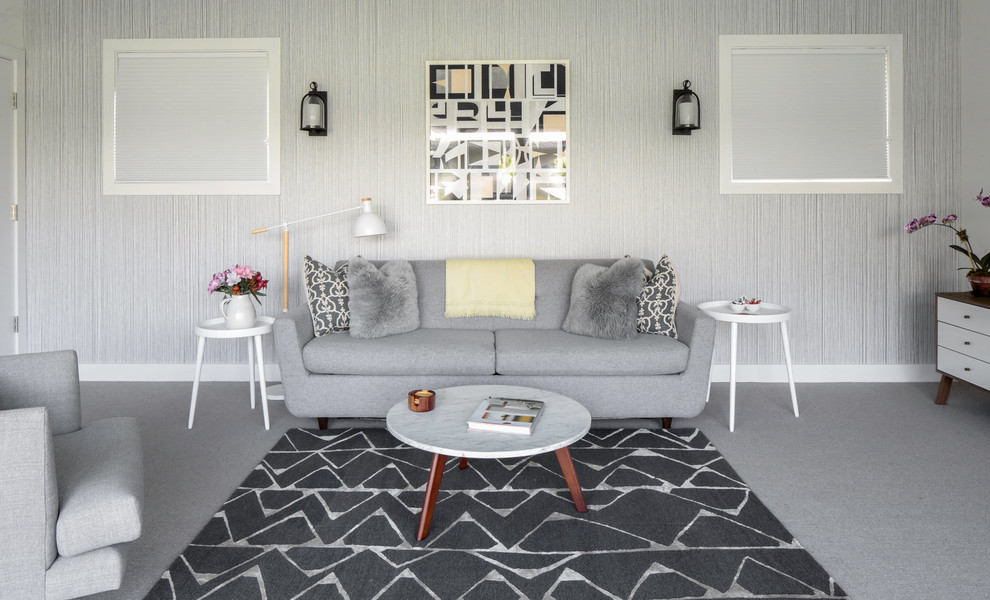 Пример оригинального дизайна: парадная, изолированная гостиная комната среднего размера в современном стиле с серыми стенами, ковровым покрытием и серым полом без камина
