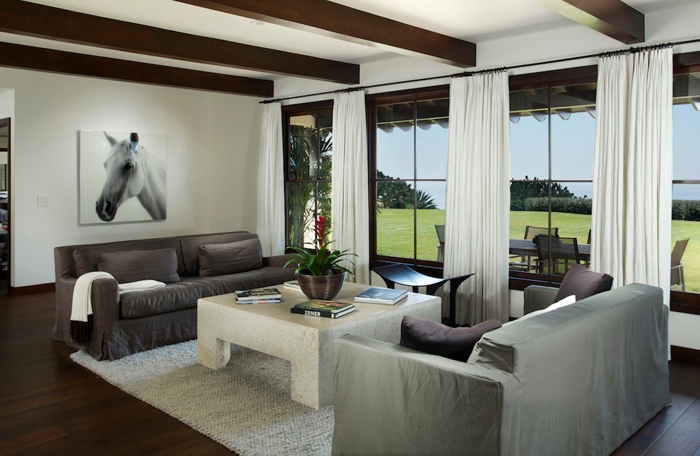 Photo of a contemporary living room in Los Angeles with white walls.