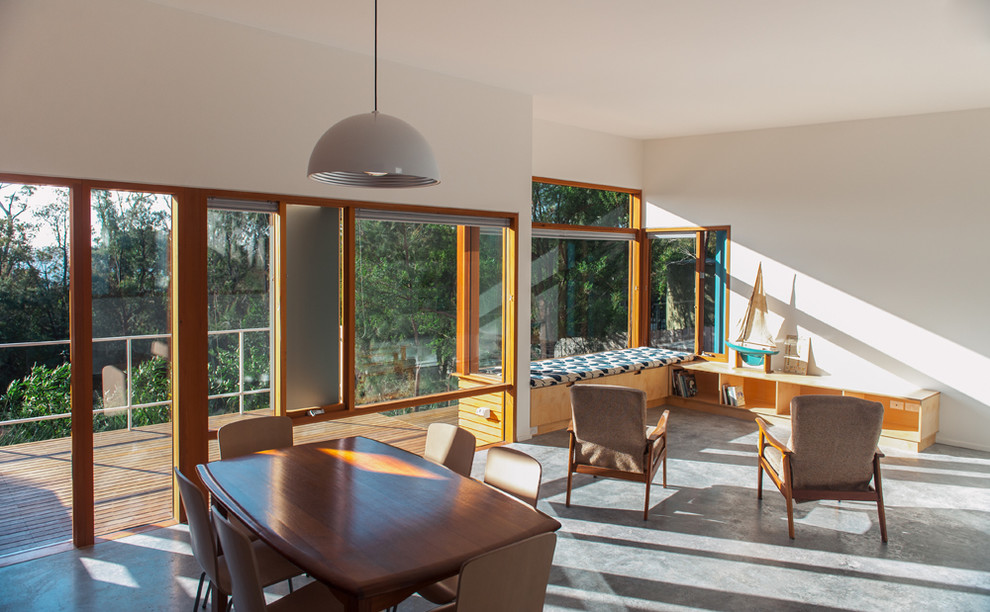 Идея дизайна: открытая гостиная комната в современном стиле с бетонным полом