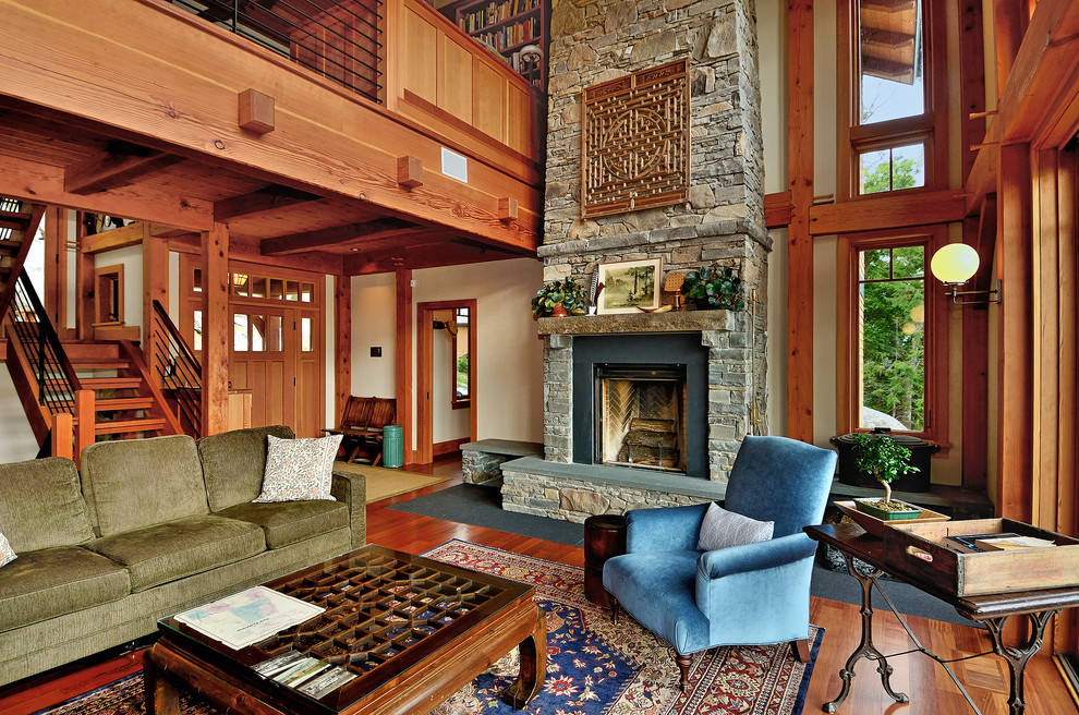 Inspiration pour un salon traditionnel avec un mur beige, un manteau de cheminée en pierre, un sol en bois brun et une cheminée standard.