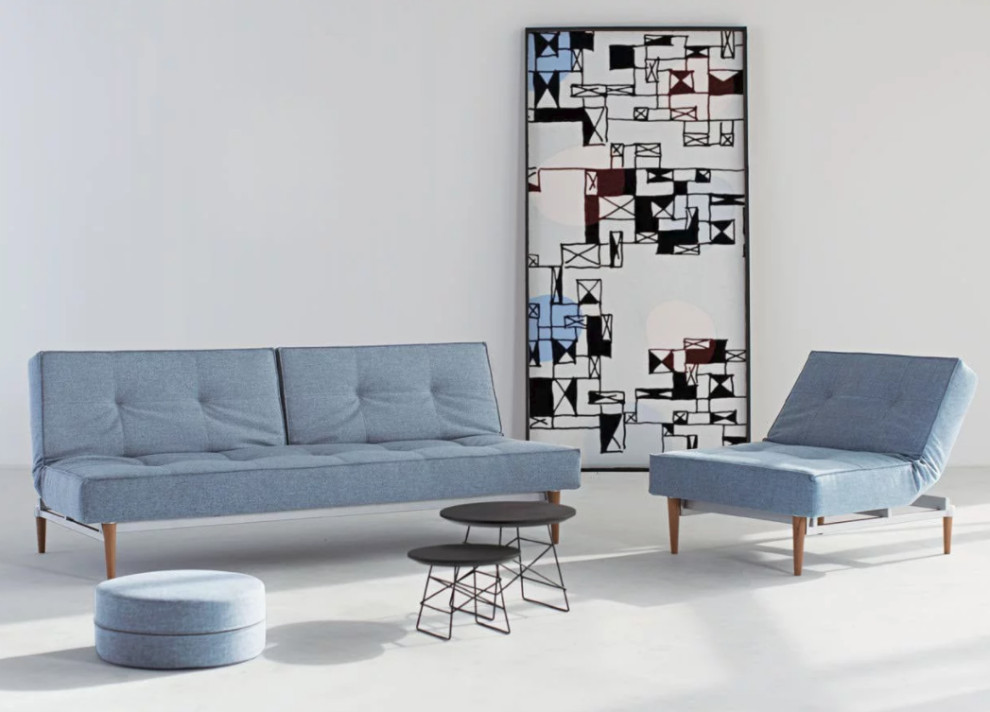 Foto di un soggiorno scandinavo di medie dimensioni e chiuso con sala della musica, parete attrezzata, pareti bianche, pavimento in vinile e pavimento bianco