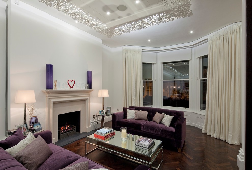 Свежая идея для дизайна: гостиная комната в современном стиле с белыми стенами и эркером - отличное фото интерьера