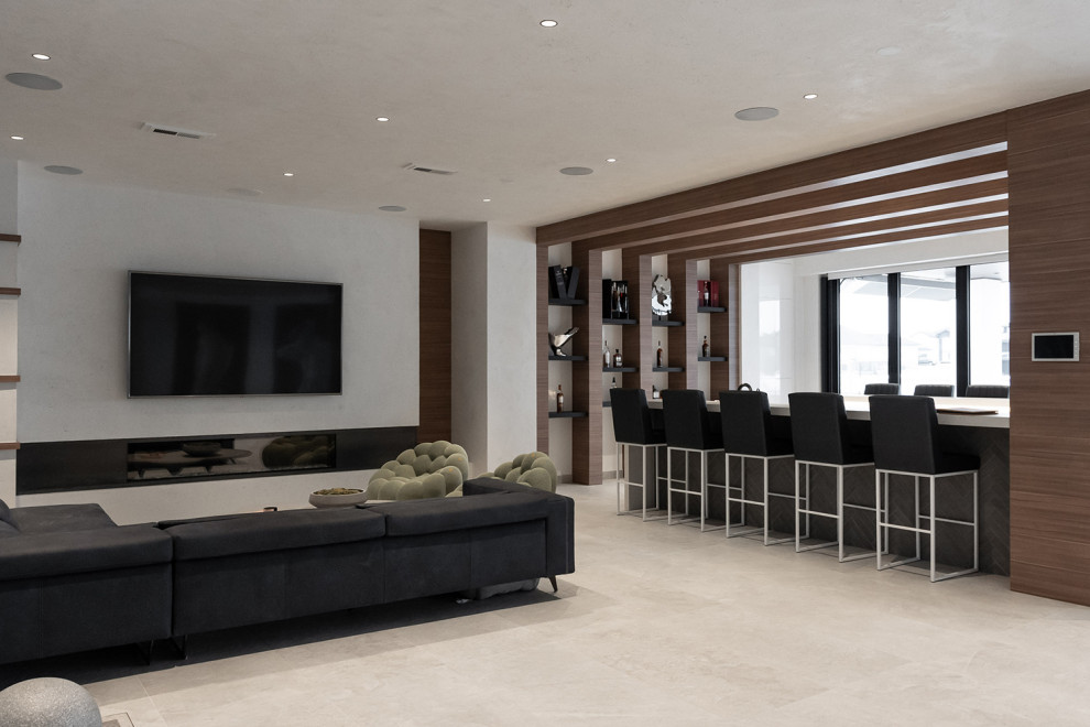 Idee per un soggiorno minimal di medie dimensioni e aperto con sala formale, pareti bianche, TV a parete e pavimento beige