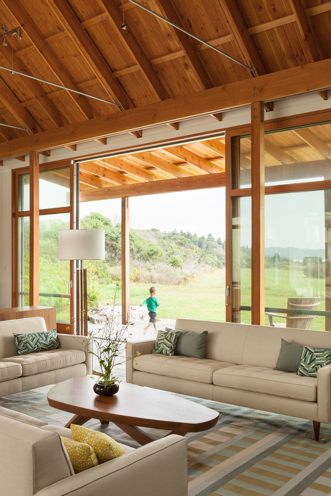 Foto de salón abierto contemporáneo extra grande con paredes blancas, todas las chimeneas, marco de chimenea de piedra y televisor retractable