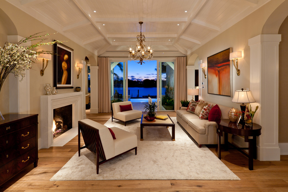Inspiration for a traditional living room in Miami.