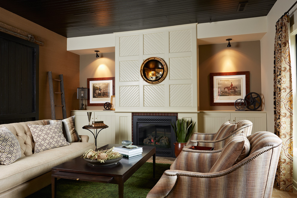 Foto på ett stort vintage separat vardagsrum, med bruna väggar, en standard öppen spis, ett finrum, kalkstensgolv, en spiselkrans i trä och beiget golv
