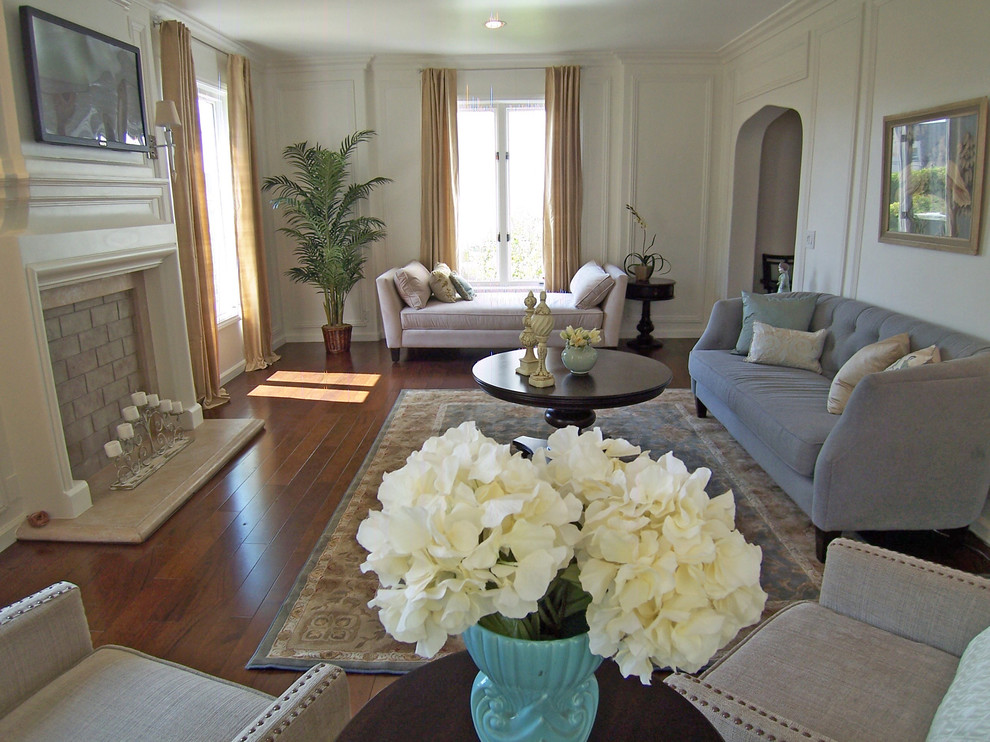 Elegant living room photo in Los Angeles