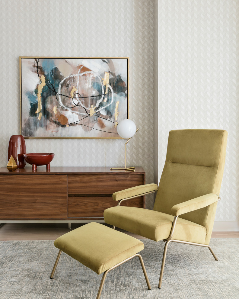 Foto di un soggiorno moderno di medie dimensioni e aperto con parquet chiaro, pavimento beige e pareti beige