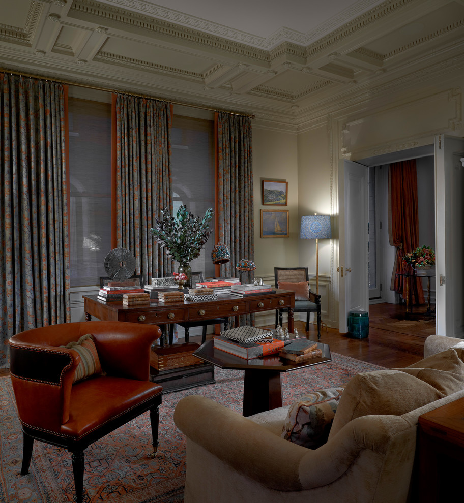 Стильный дизайн: изолированная гостиная комната среднего размера в классическом стиле с серыми стенами, паркетным полом среднего тона, стандартным камином и фасадом камина из дерева без телевизора - последний тренд