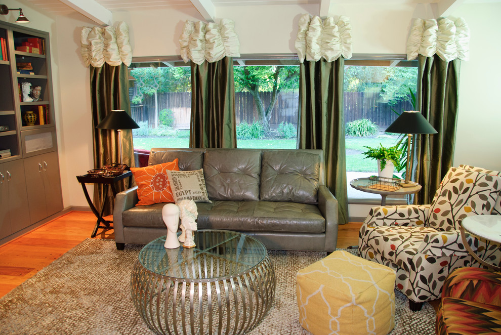 Living room - mid-century modern living room idea in Sacramento