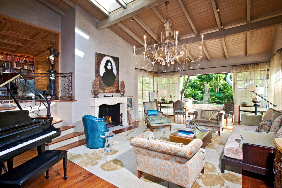 Photo of a large mediterranean living room in Los Angeles.