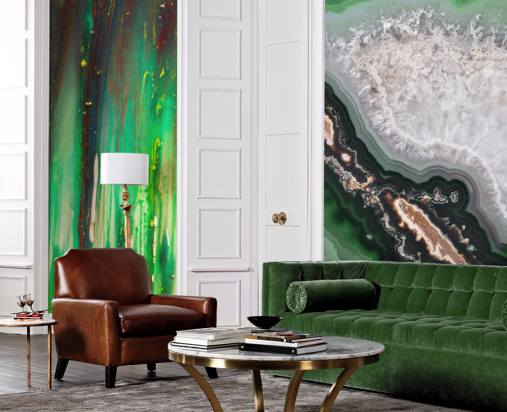 Imagen de salón ecléctico con paredes verdes