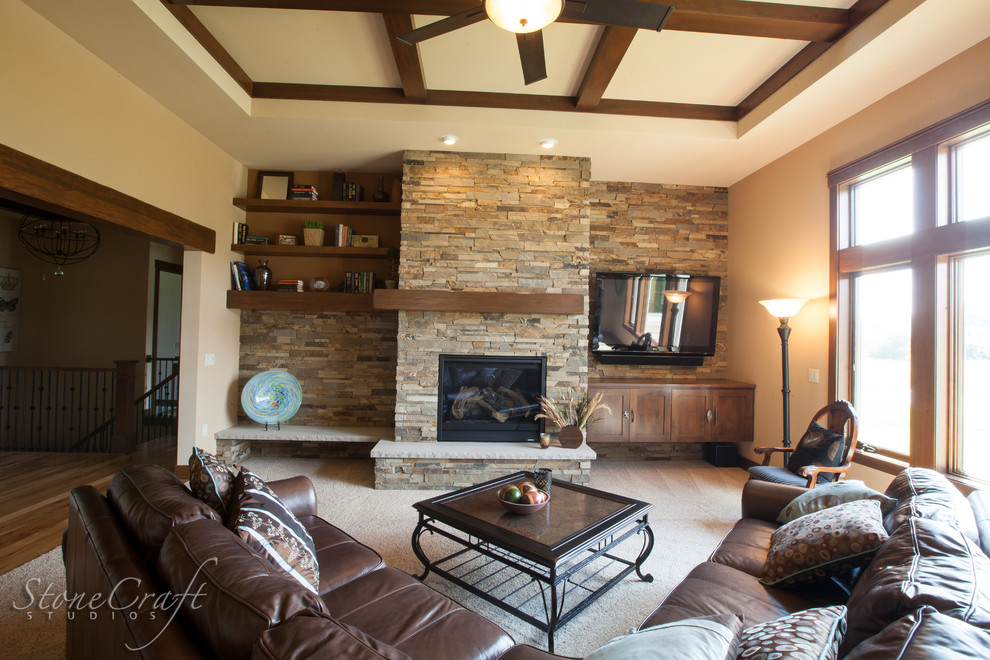 This is an example of a contemporary living room in Milwaukee.