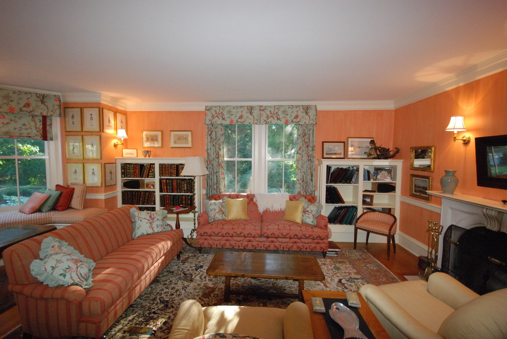 Photo of a traditional living room in Boston.