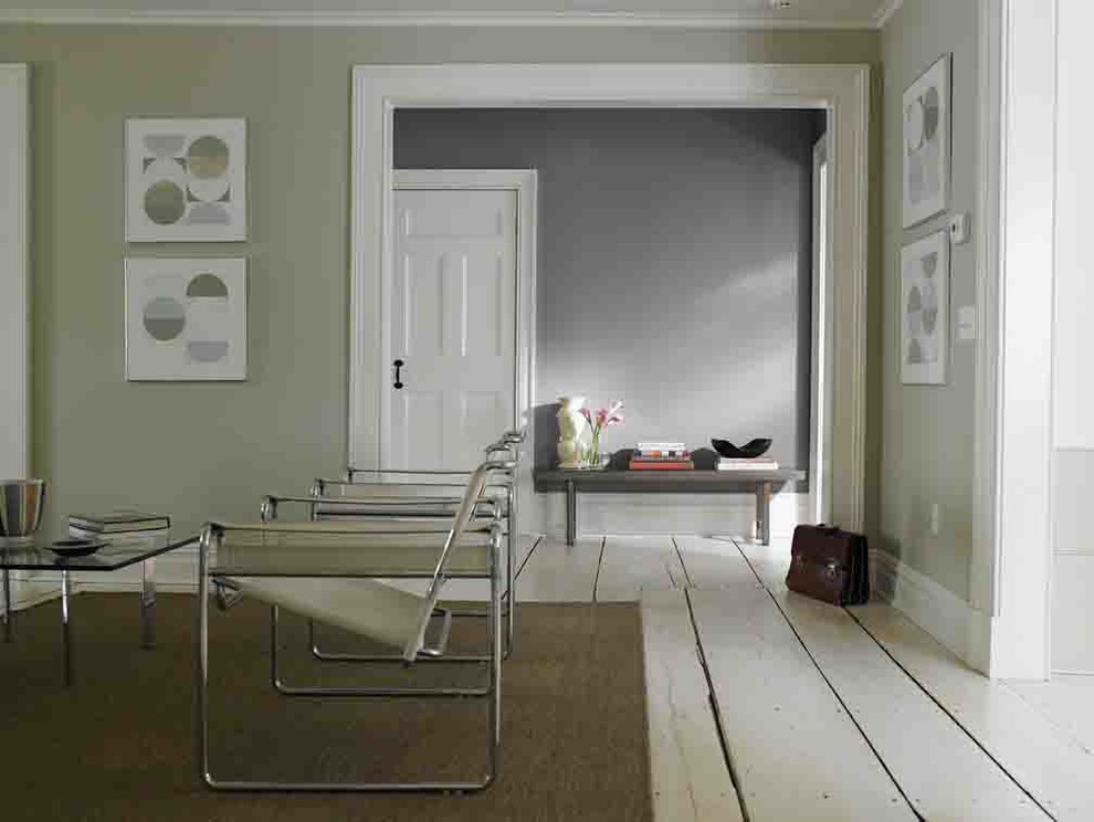 Modelo de salón para visitas abierto clásico renovado de tamaño medio sin televisor con paredes verdes, suelo de madera pintada y suelo beige