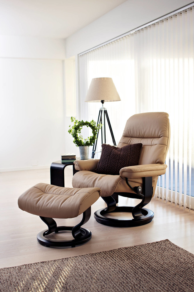 Stressless by Ekornes at Recliners.LA Contemporary Living Room