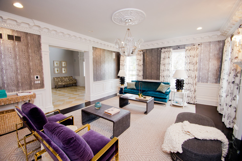 Пример оригинального дизайна: большая парадная, изолированная гостиная комната в стиле фьюжн с серыми стенами, паркетным полом среднего тона, стандартным камином и фасадом камина из камня без телевизора