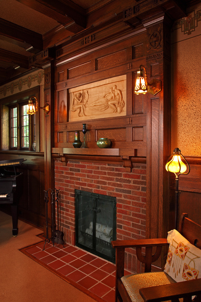 На фото: парадная, изолированная гостиная комната в классическом стиле с коричневыми стенами, ковровым покрытием, стандартным камином и фасадом камина из кирпича без телевизора