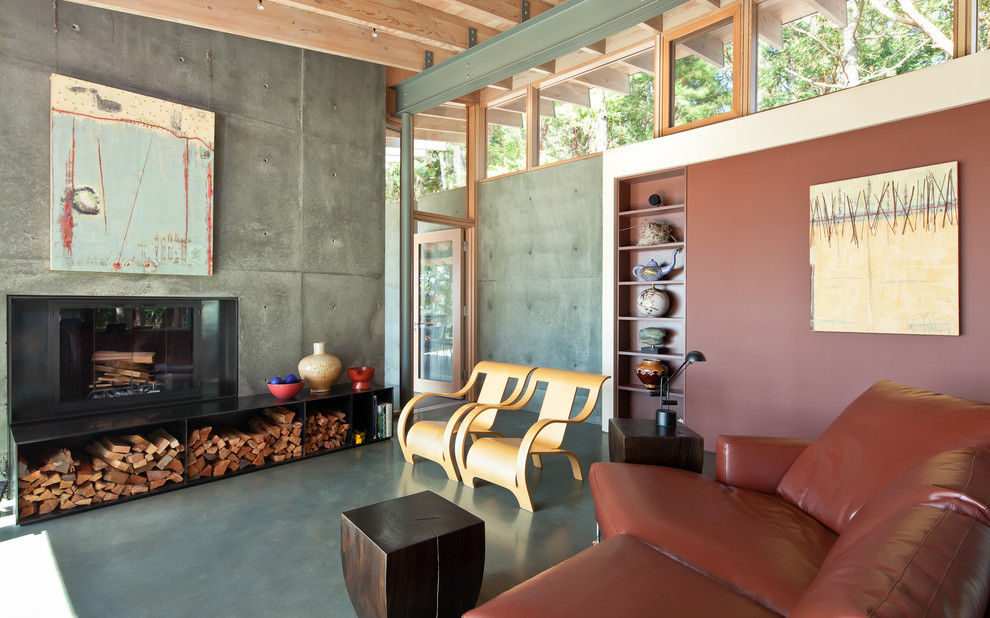 Esempio di un soggiorno design con pavimento in cemento, sala formale, pareti grigie, camino classico e nessuna TV