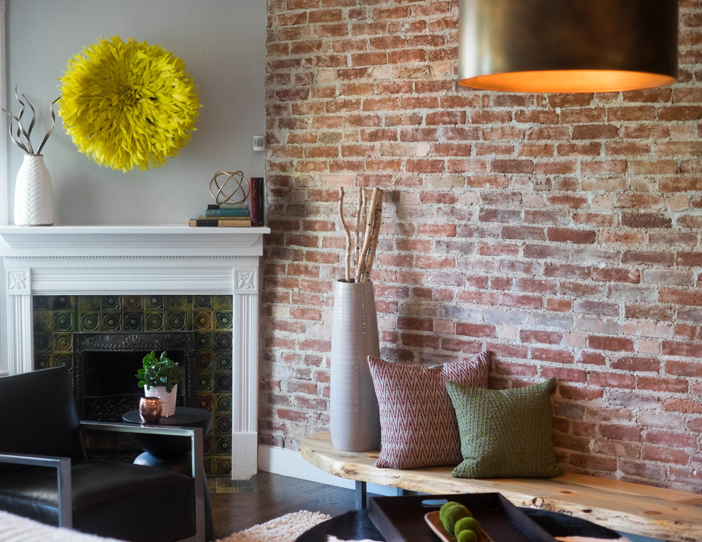 デンバーにある高級な中くらいなインダストリアルスタイルのおしゃれなリビング (グレーの壁、濃色無垢フローリング、標準型暖炉、タイルの暖炉まわり、茶色い床) の写真