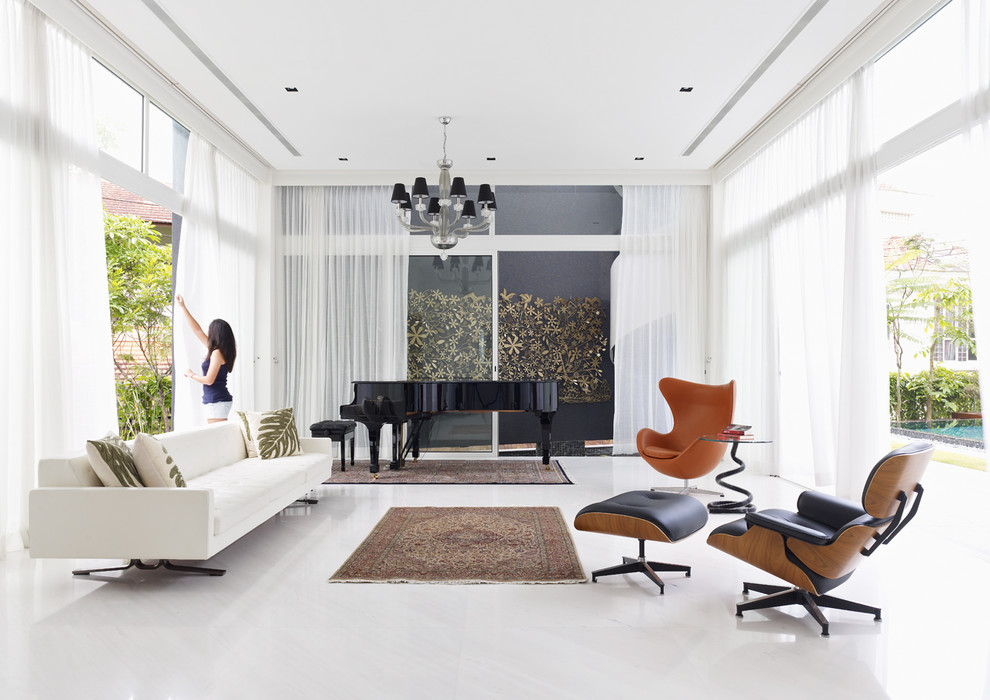 Пример оригинального дизайна: гостиная комната в стиле модернизм с музыкальной комнатой и белыми стенами