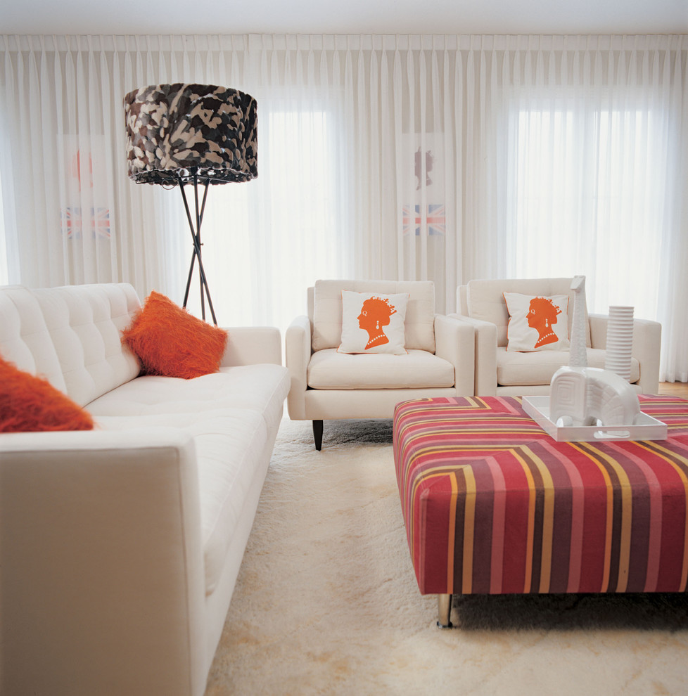 Ispirazione per un soggiorno minimal con pareti bianche